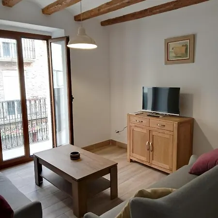 Centrally Located Two Bed In Apartment